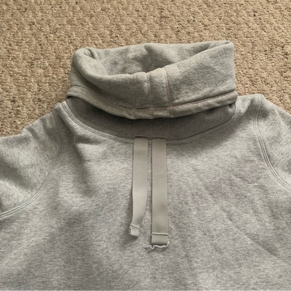 Size 4 Lulu sweater - Picture 5 of 5